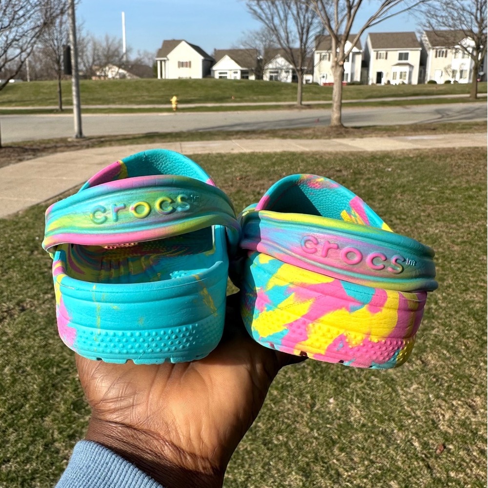CROCS KIDS CLASSIC MARBLED TYE DYE CLOGS Size J2 Sandals - Picture 5 of 10